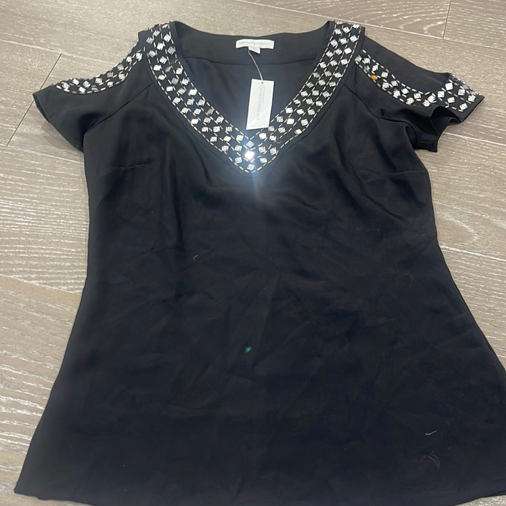 New York and company cold shoulder top